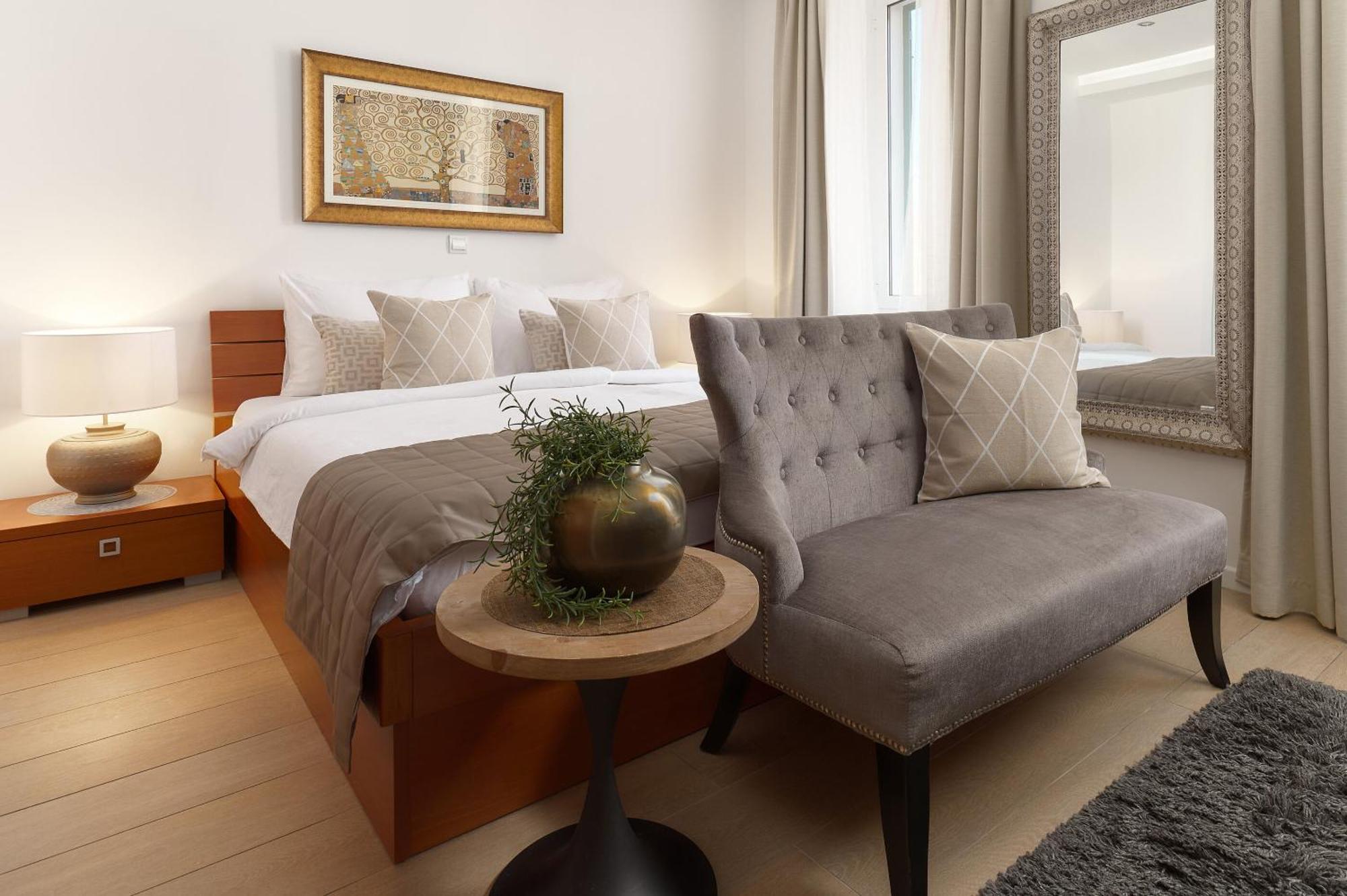 Apartments Studios 81 Сплит Екстериор снимка